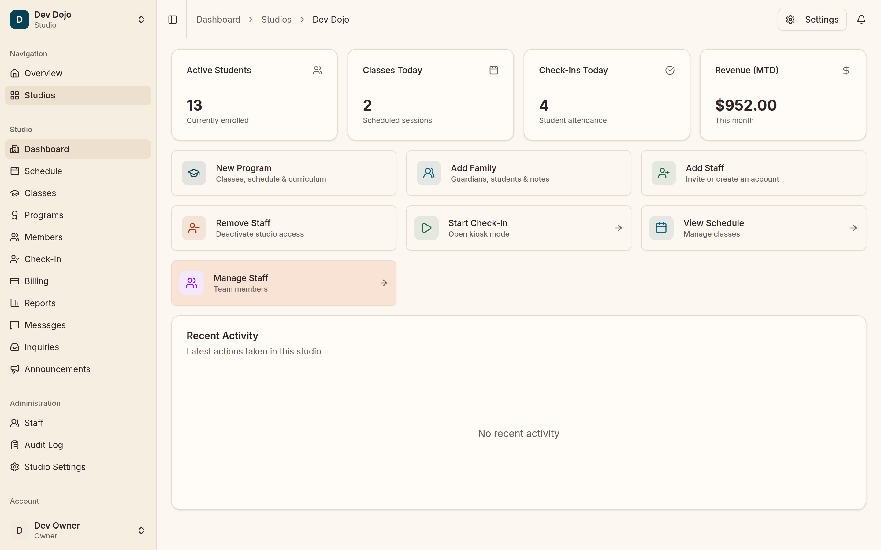 The Catomni studio dashboard: active students, classes and check-ins today, monthly revenue, and quick actions